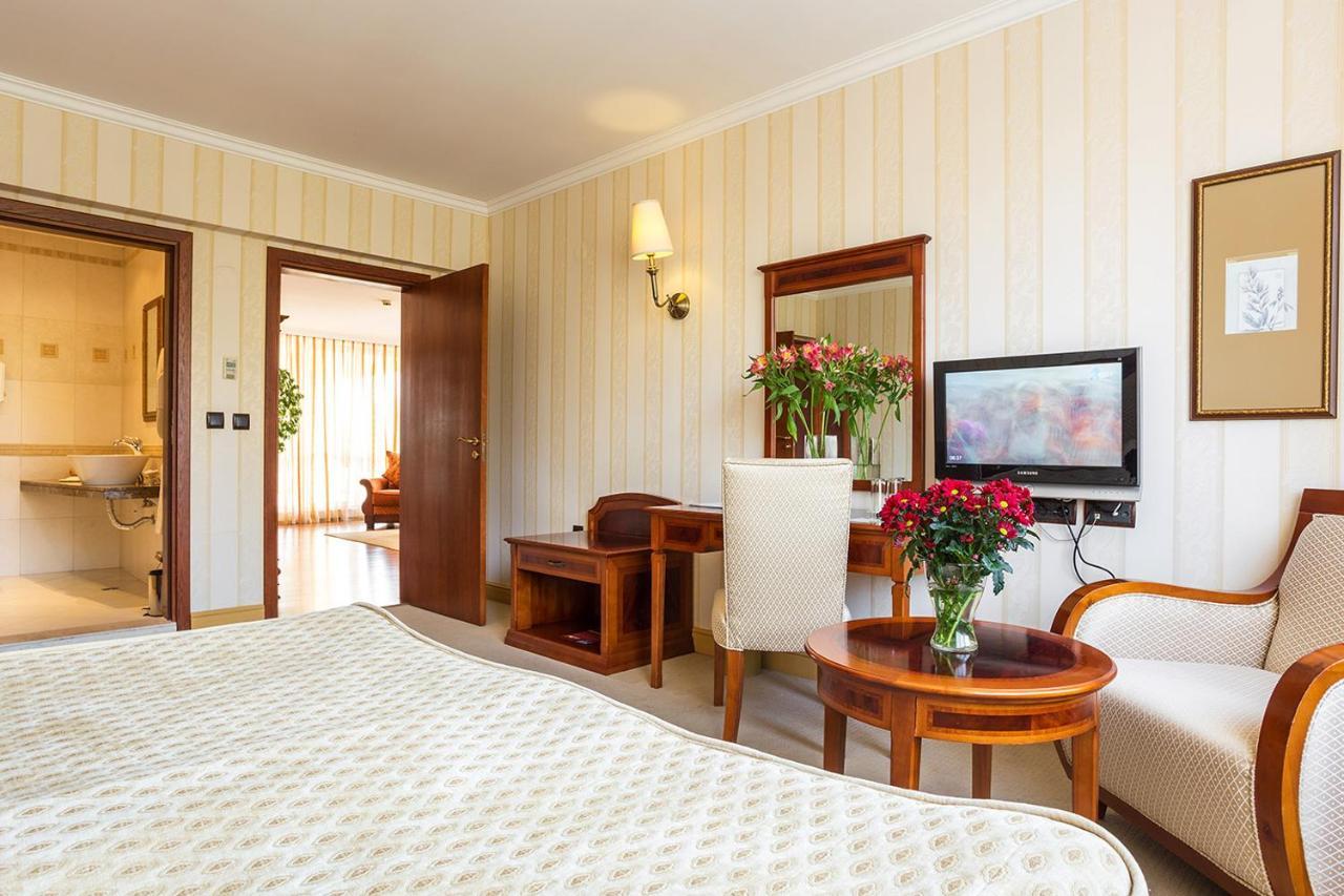 Romance Hotel And Family Suites Saints Constantine and Helena Екстер'єр фото